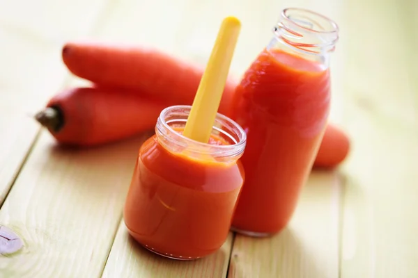 Дитяче харчування - морква — стокове фото