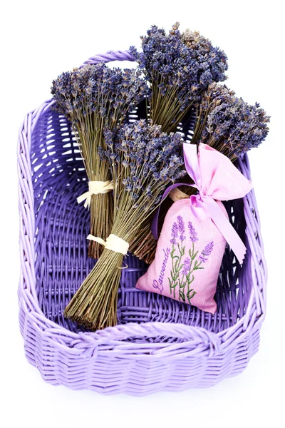 Korb mit Lavendel — Stockfoto