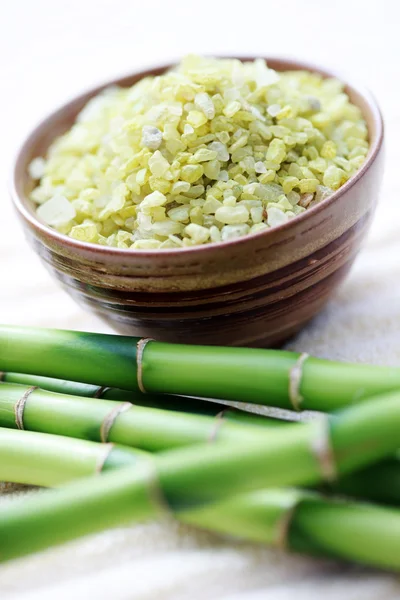 Zelené bambusové koupelová sůl — Stock fotografie