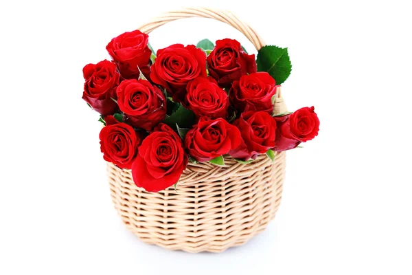 Καλάθι Γεμάτο Κόκκινα Τριαντάφυλλα Άσπρο Φόντο Λουλούδια Και Φυτά — Φωτογραφία Αρχείου