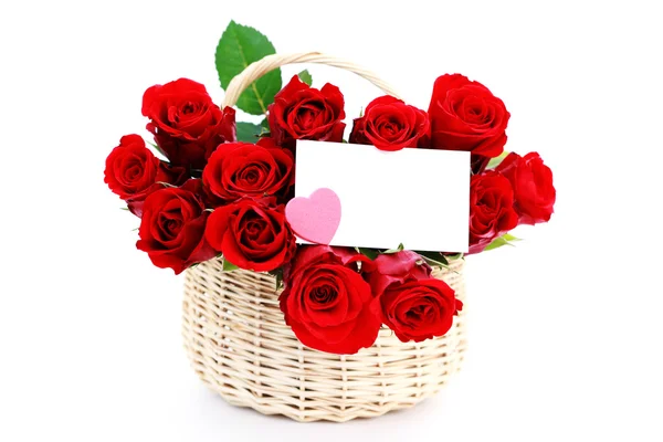 Καλάθι Γεμάτο Κόκκινα Τριαντάφυλλα Άσπρο Φόντο Λουλούδια Και Φυτά — Φωτογραφία Αρχείου
