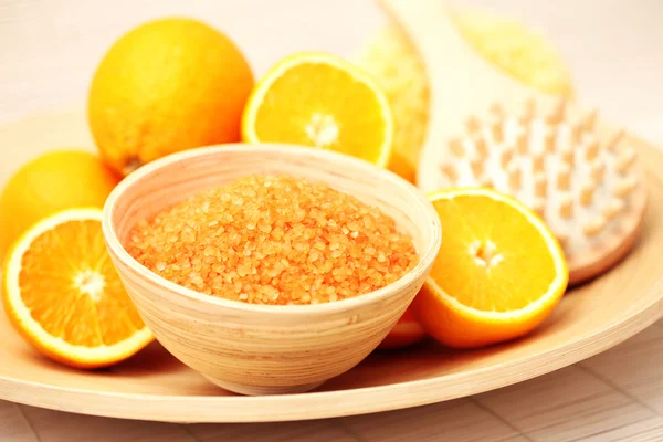 오렌지 그릇에 과일을 곁들인 아름다운 — 스톡 사진