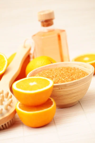 오렌지 그릇에 과일을 곁들인 아름다운 — 스톡 사진