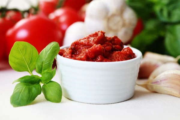 Tazón Salsa Tomate Con Hierbas Comida Bebida —  Fotos de Stock