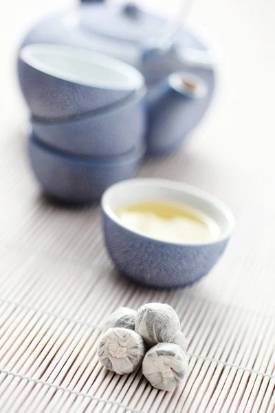 茶水壶和杯茶的时间 — 图库照片
