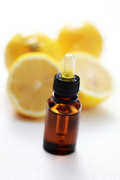 Aceite esencial de limón —  Fotos de Stock