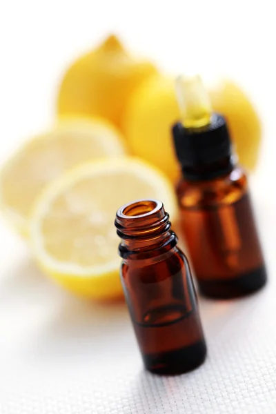 Aceite esencial de limón —  Fotos de Stock