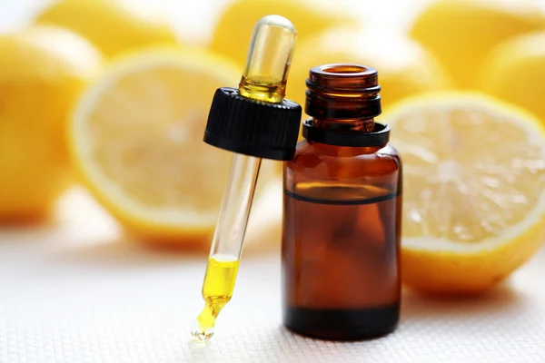 Lemon essential oil — Stock Photo, Image