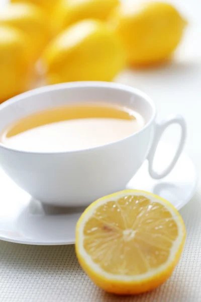 喝杯茶用新鲜柠檬 茶时间 — 图库照片