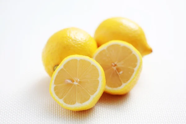 Limões Frescos Fundo Branco Frutos — Fotografia de Stock