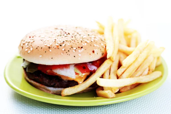 Mittags Cheeseburger Und Pommes Essen Und Trinken — Stockfoto