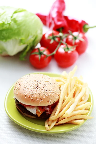 Lunch Tijd Cheeseburger Franse Frietjes Eten Drinken — Stockfoto