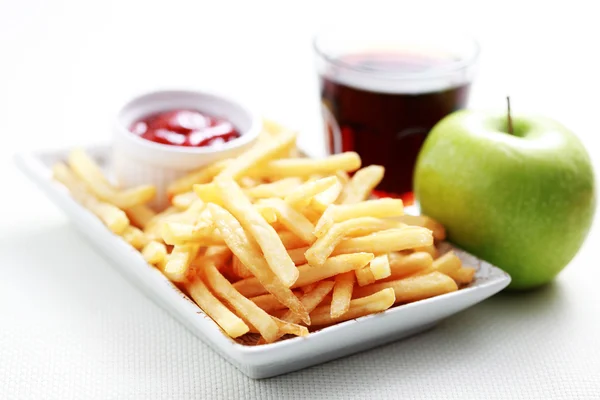 Franse Frietjes Sommige Apple Eten Drinken — Stockfoto