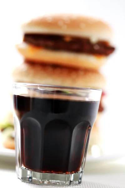 Pilha Hambúrgueres Copo Cola Comida Bebida — Fotografia de Stock