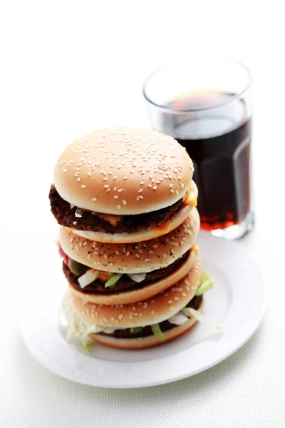 Stapel Hamburger Essen Und Trinken — Stockfoto