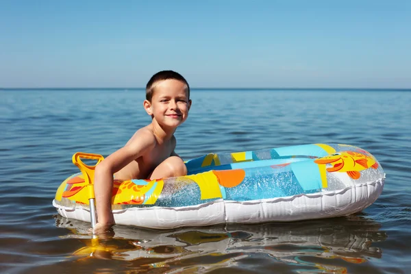 Régi Fiú Úszás Tengerben Gyerekek — Stock Fotó