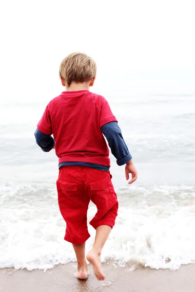 Лет Мальчик Пляже Дети — стоковое фото