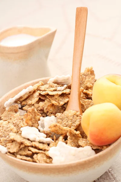 Healthy breakfast - musli and fruits — Stock Photo, Image