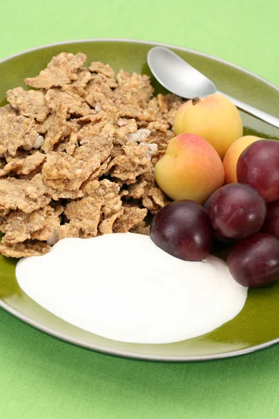 Healthy breakfast - musli and fruits — Stock Photo, Image