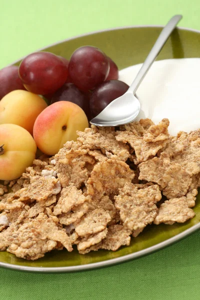 Desayuno saludable - musli y frutas —  Fotos de Stock