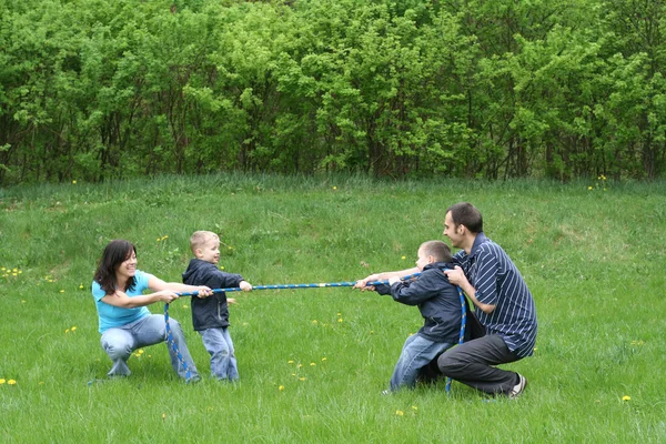 Family Leisure Activity Tug War — Stock Photo, Image