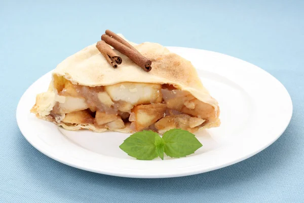 stock image plate of apple pie with fresh fruits