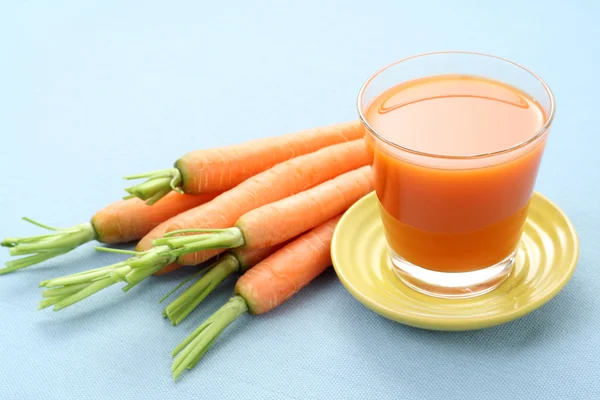 Glass Fresh Carrot Juice Some Fresh Vegetables — Stock Photo, Image