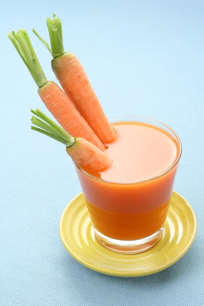 Lasillinen Tuoretta Porkkanamehua Tuoreita Vihanneksia — kuvapankkivalokuva