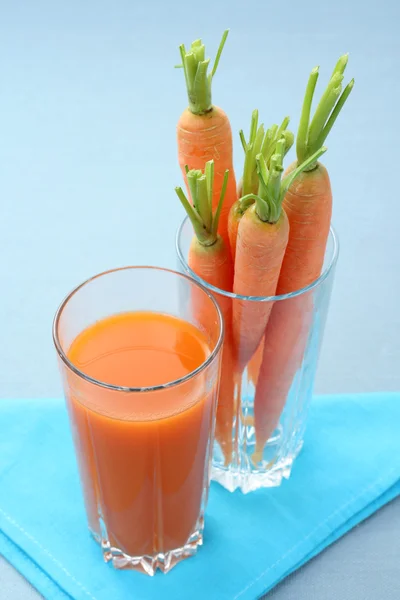 Морквяний сік — стокове фото