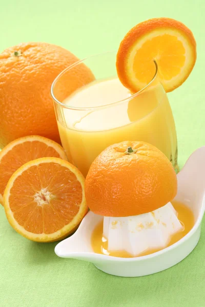 Glas Frischer Orangensaft Und Etwas Frisches Obst — Stockfoto