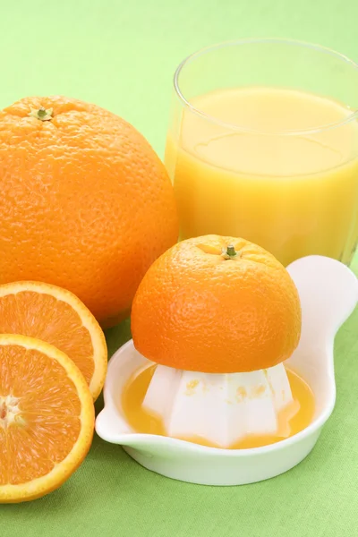 Glas Frischer Orangensaft Und Etwas Frisches Obst — Stockfoto