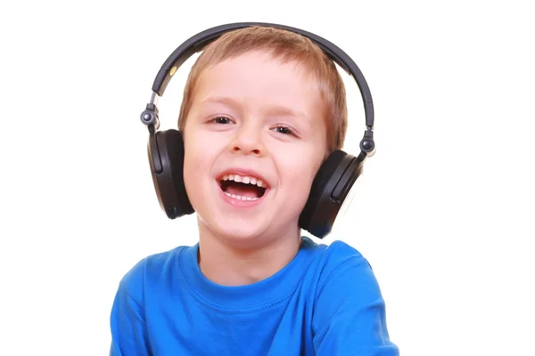Fünfjähriger Junge Mit Kopfhörer Isoliert Auf Weißem Grund — Stockfoto