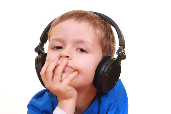 Fünfjähriger Junge Mit Kopfhörer Isoliert Auf Weißem Grund — Stockfoto