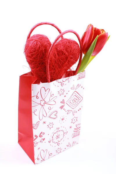 Ωραία Τσάντα Για Ψώνια Τουλίπα Και Κόκκινη Καρδιά Που Απομονώνονται — Φωτογραφία Αρχείου