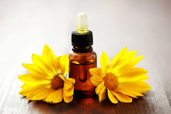 Flower essential oil — Stock Photo, Image