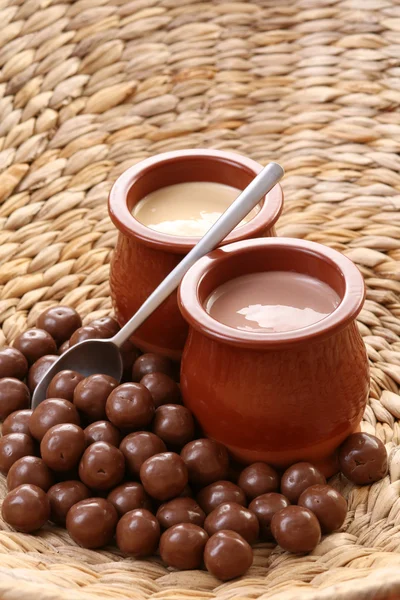 Két Pohár Csokoládé Krém Finom Desszert — Stock Fotó
