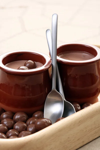 Zwei Gläser Schokoladencreme Köstliches Dessert — Stockfoto