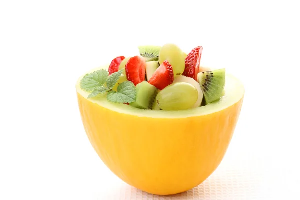 Fruitige Salade Met Meloen Geïsoleerd Wit — Stockfoto