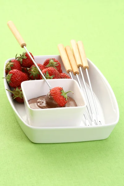 Schüssel Mit Heißer Schokolade Und Frischen Erdbeeren — Stockfoto
