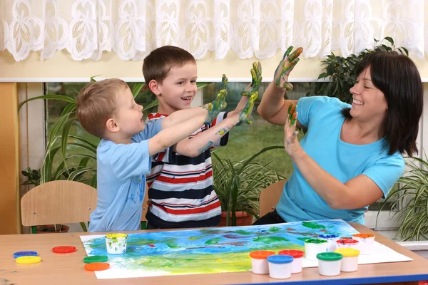 Preschoolers and fingerpainting — Stock Photo, Image