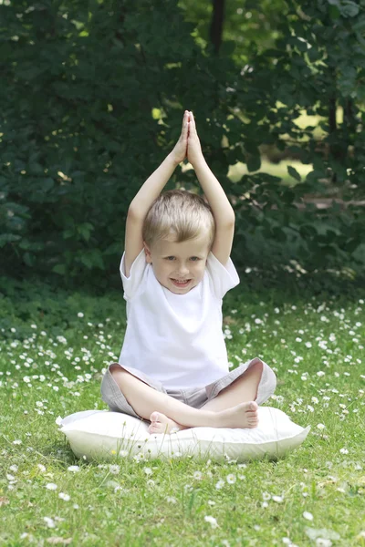 Αγόρι και joga — Φωτογραφία Αρχείου