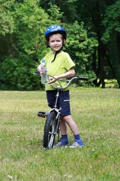 Jähriger Junge Mit Fahrrad Freien — Stockfoto