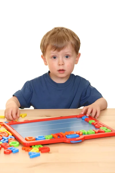 Kind und Buchstaben — Stockfoto