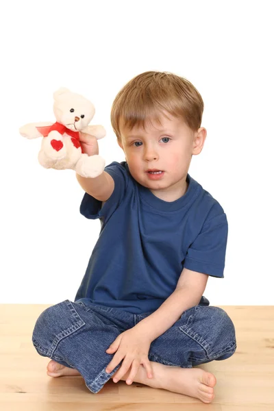 Dreijähriger Junge Und Sein Teddybär Freund Isoliert Auf Weißem Grund — Stockfoto