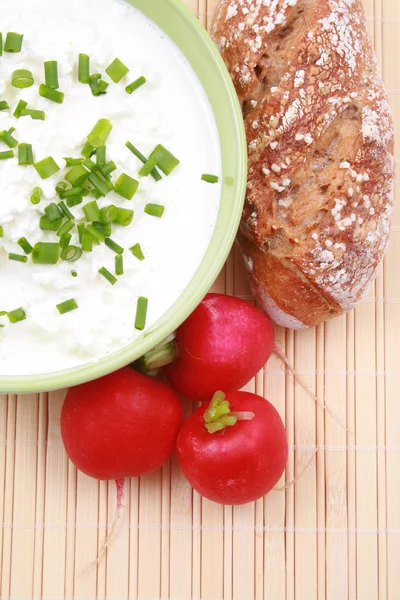 Bowl Cottage Cheese Chive Radish Bread — 스톡 사진