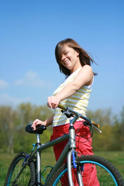 Молодая Женщина Велосипед Расслабиться Время — стоковое фото