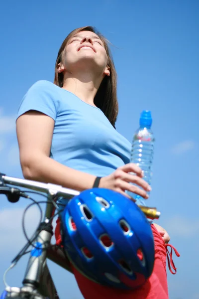 Mujer Joven Bicicleta Romper —  Fotos de Stock
