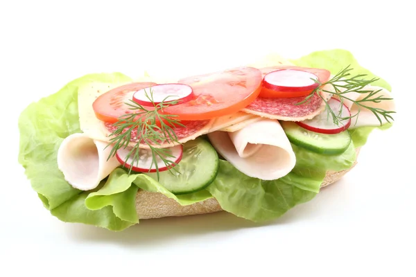 Leckeres Sandwich Mit Käse Schinken Und Gemüse Isoliert Auf Weiß — Stockfoto