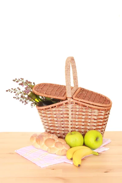 Cesta Piquenique Alimentos Prontos Para Embalar Isolados Branco — Fotografia de Stock