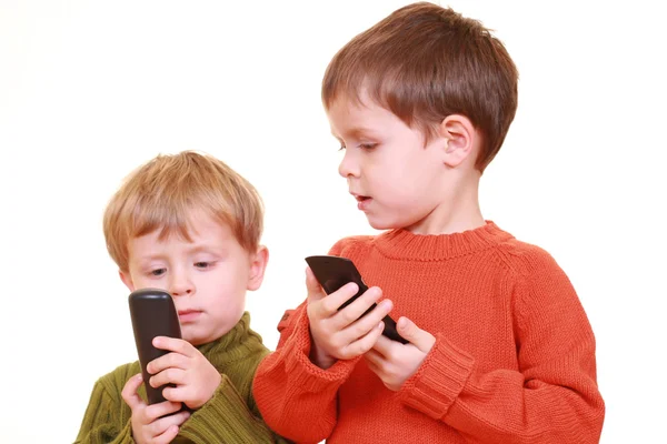 Yaşlarındaki Çocuklar Cep Telefonuyla Konuşuyorlar — Stok fotoğraf